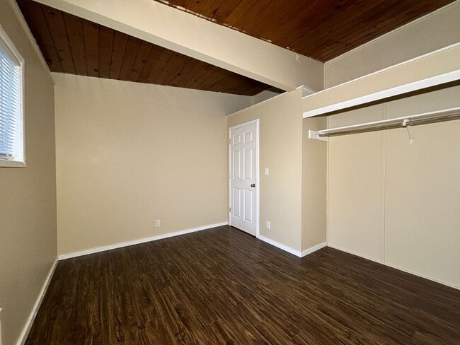 Building Photo - 635 Taylor Ave