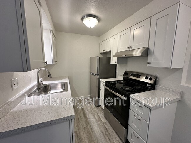 Building Photo - 1723 W 8th Ave