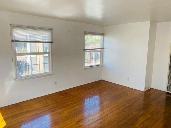 Building Photo - 120 Bennett Ave
