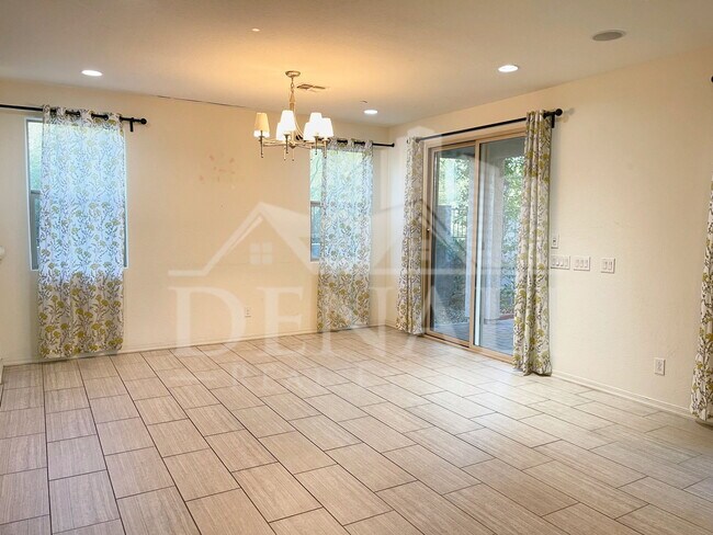 Building Photo - 4737 E Betty Elyse Ln