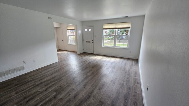Building Photo - 2073 Harbour Dr