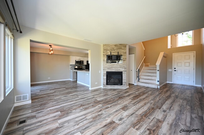 Building Photo - 425 Locksley Dr
