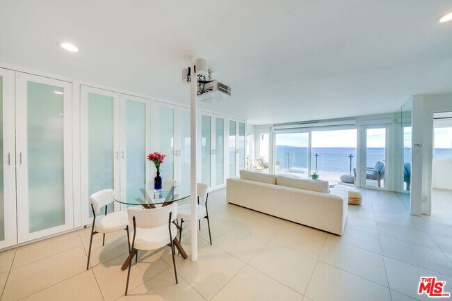 Foto del edificio - 18203 Coastline Dr