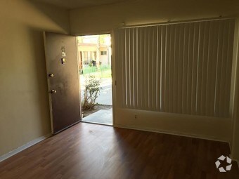 Primary Photo - 141 S Avenue 55