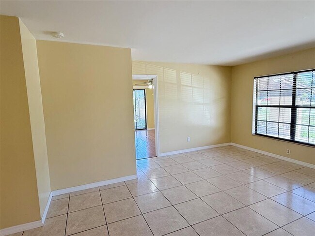 Building Photo - 1219 Julian Ln Dr