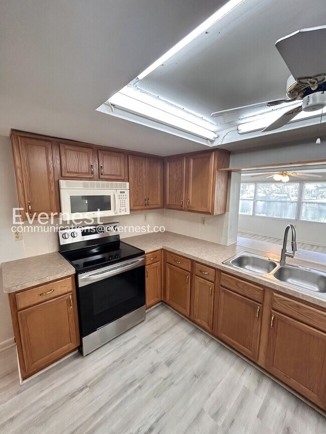 Foto del edificio - 7810 Cayuga Dr