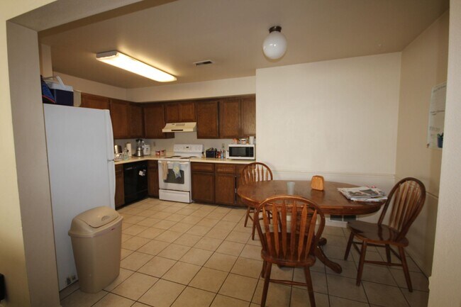 Building Photo - 855 E 700 N
