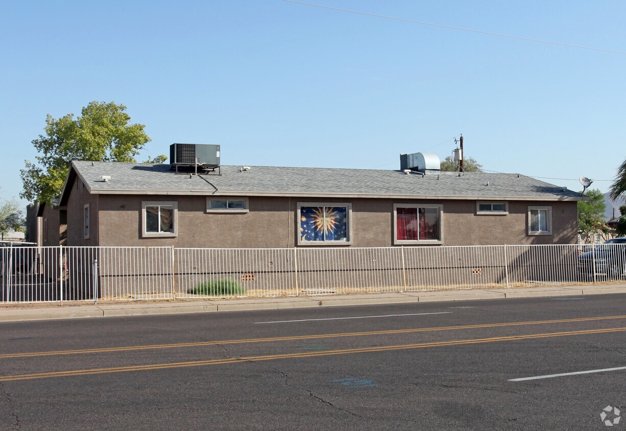 Building Photo - 1002 N 27th Pl