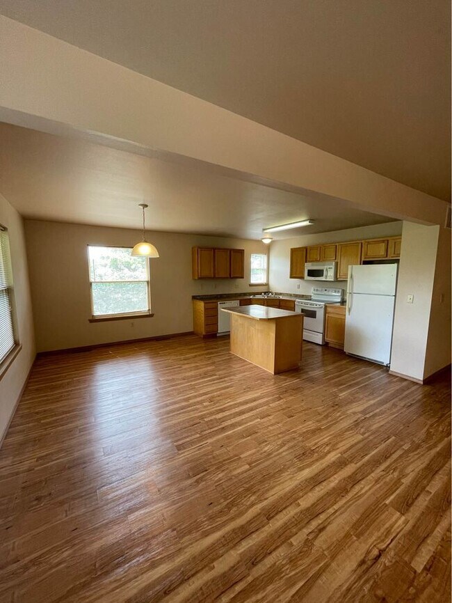 Foto del edificio - 12 Valley View Dr E