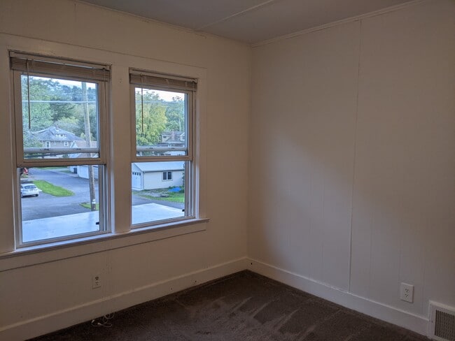 Building Photo - 614 Robeson St