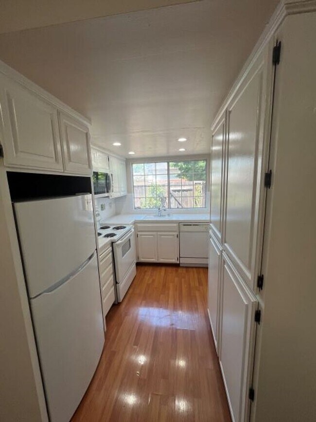 Foto del edificio - 2 Bedroom Fremont Home is close to everyth...