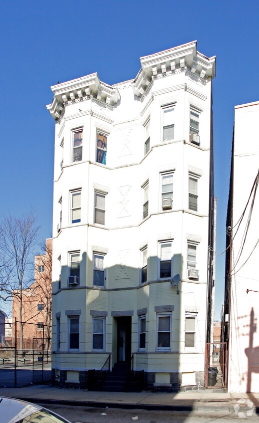 Primary Photo - 29 Knowles St
