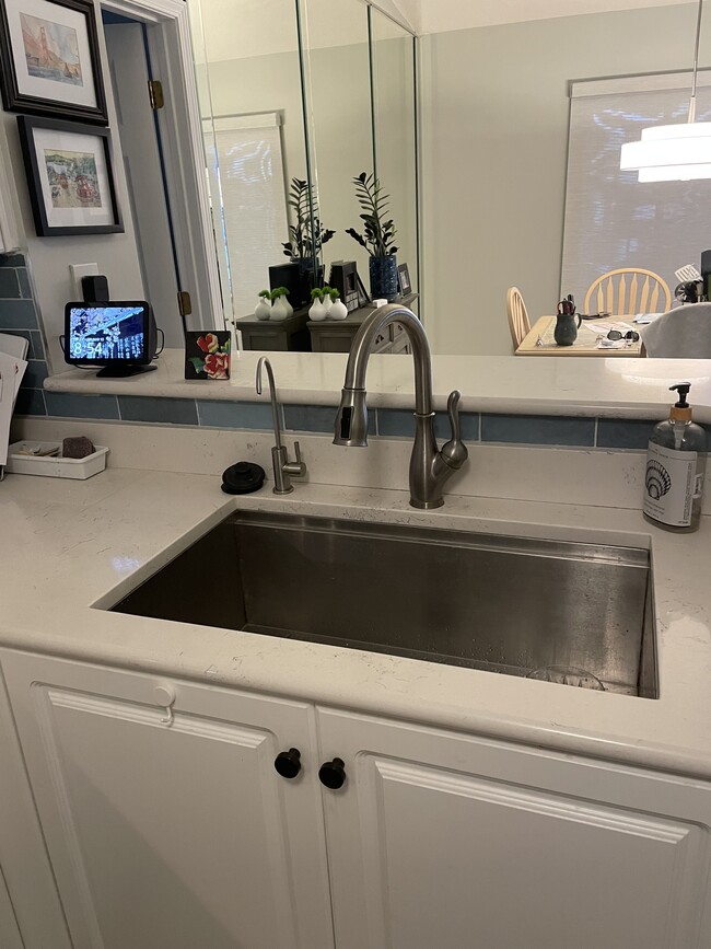 Kitchen - 4140 Breezewood Dr Apartment