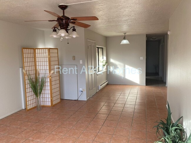 Building Photo - NW Townhome in West Mesa School District