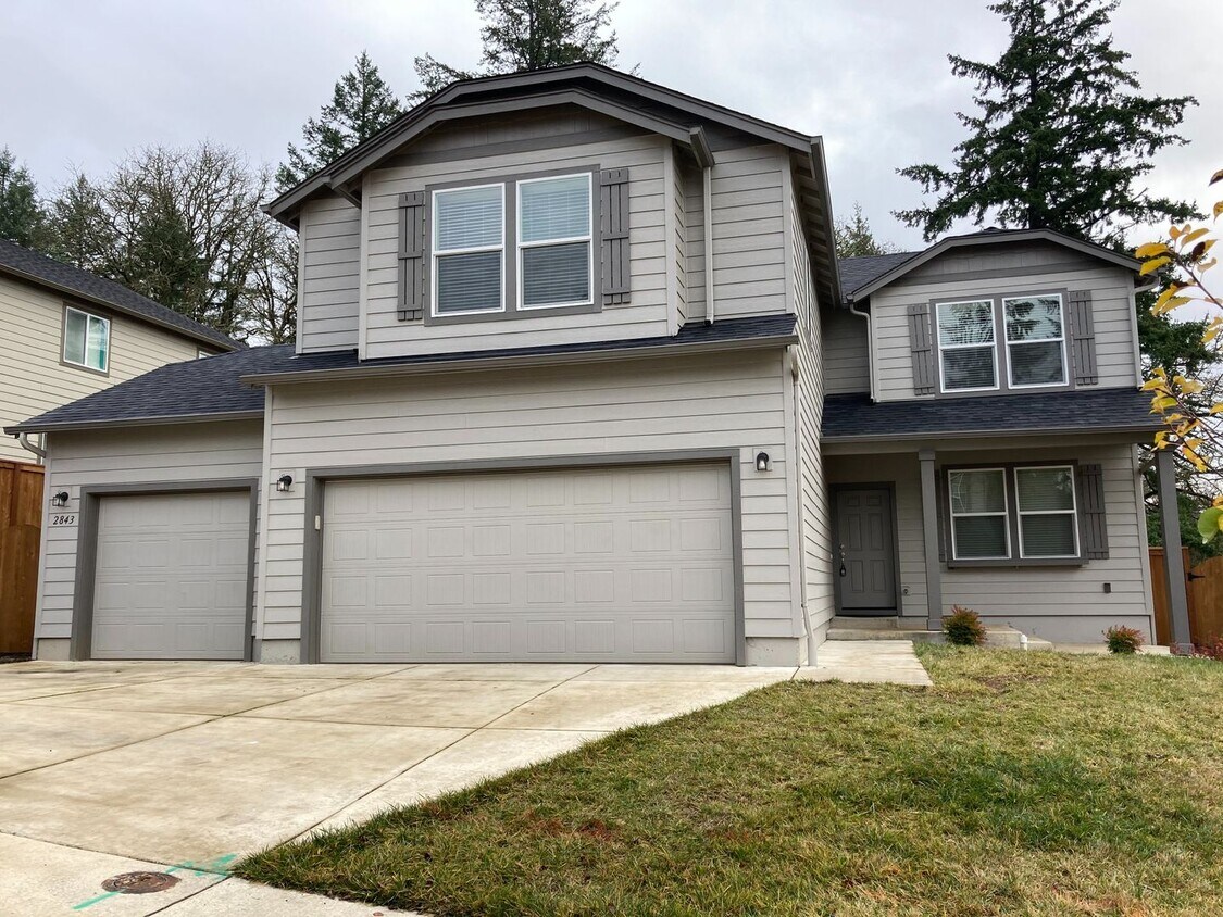 Foto principal - Newer Home In North Albany! Nealy 2500 sq ...