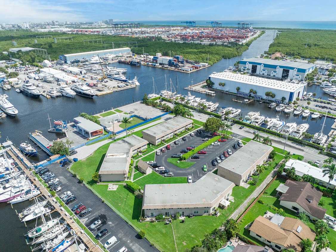 Foto principal - Marina Townhomes