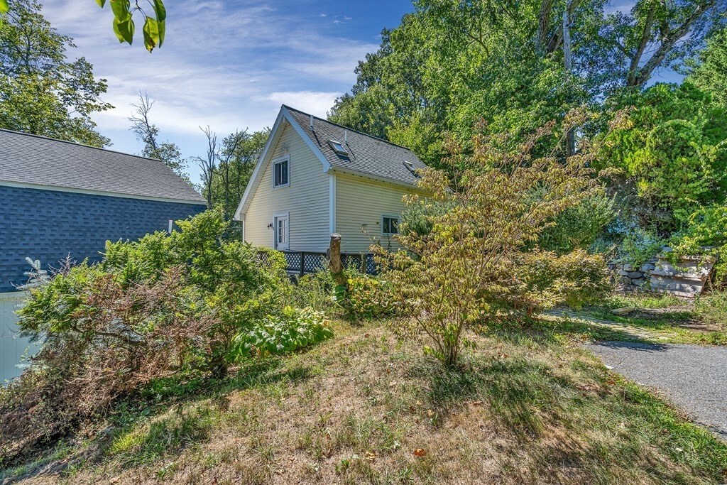 Primary Photo - 2 Clover Hill Rd