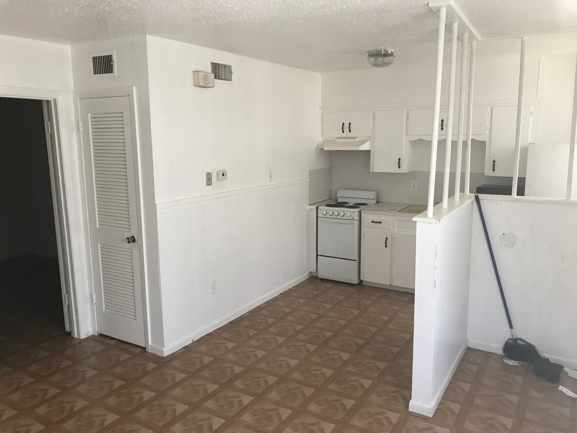 Building Photo - Las Cortes Apartments
