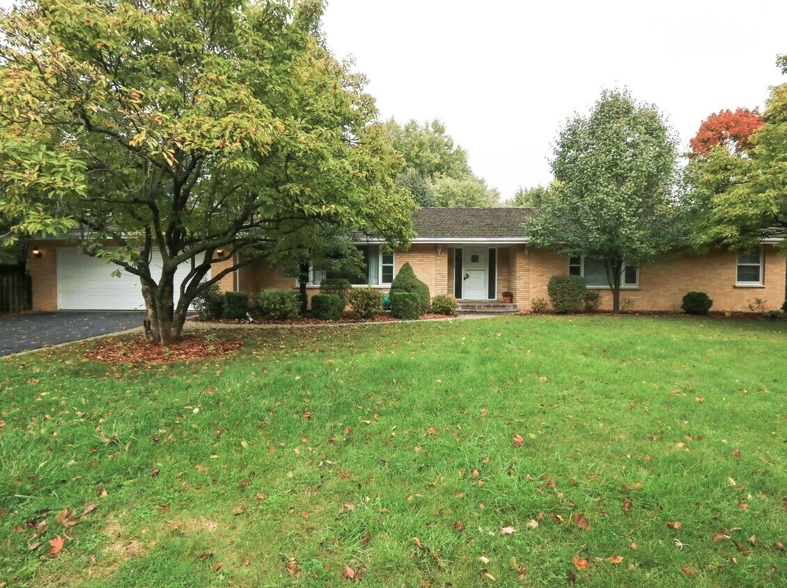 Primary Photo - 996 Castlegate Ct