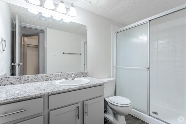 2BR,2BA - 1079SF B5 - Bathroom - The Elise Apartments