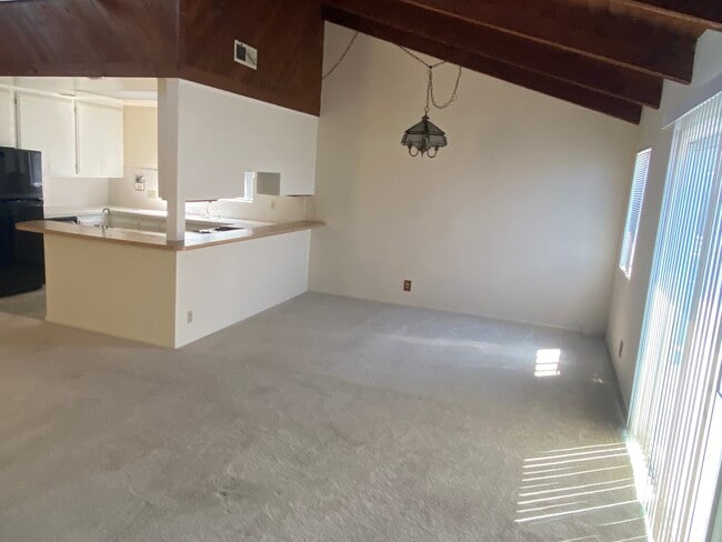 Building Photo - 826 Bard St