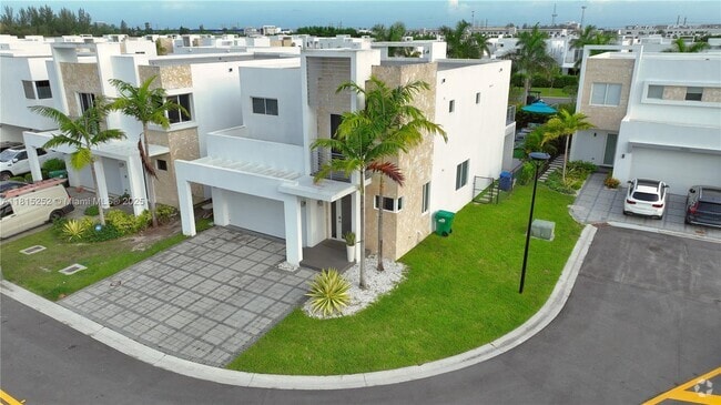 Building Photo - 10360 NW 68th Ter