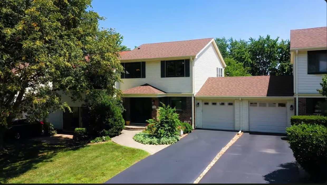 Foto principal - 7S485 Lynn Dr