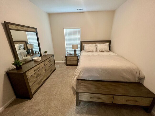 Foto del edificio - Stunning well kept 4 bed/ 3 bath home!