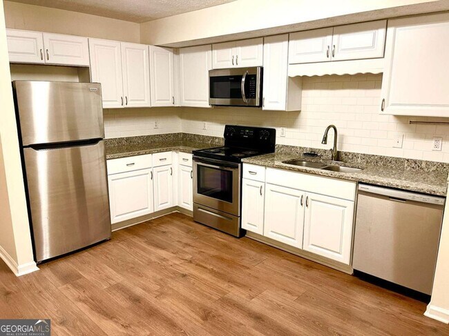 Foto del edificio - 135 Meadowbrook Ct