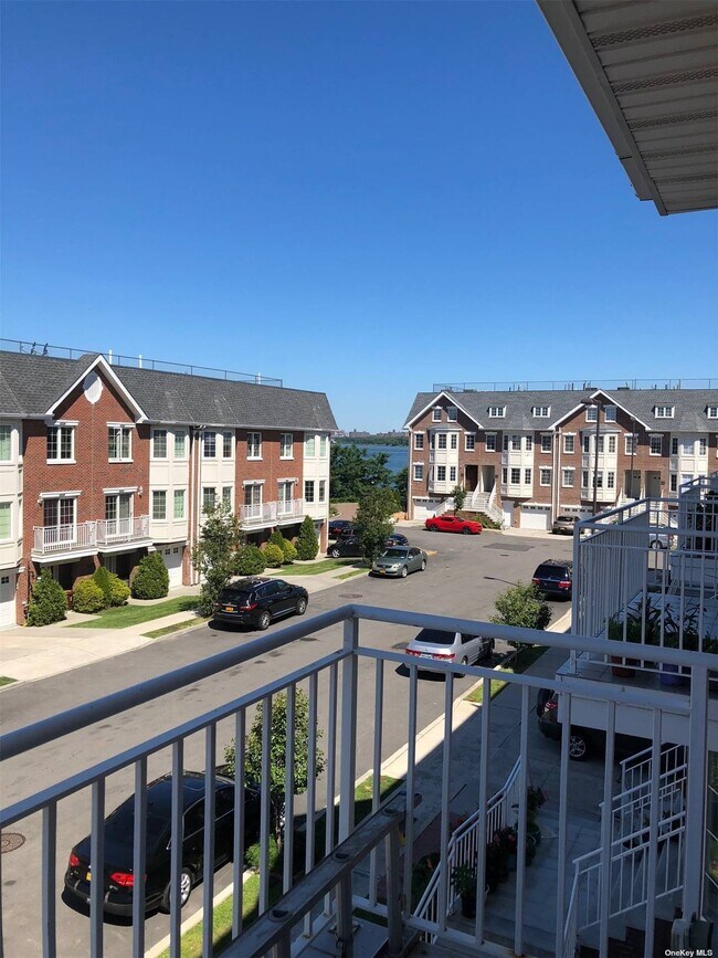 Building Photo - 313-13 Soundview Ln