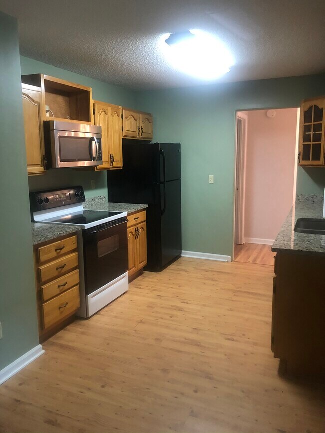5 Twin Lakes Dr, Fletcher, NC 28732 House for Rent in Fletcher, NC