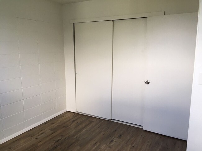 Building Photo - Renovated 2 bedroom! Great Location!