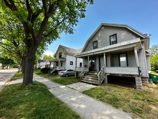 Building Photo - 1281 Elm St