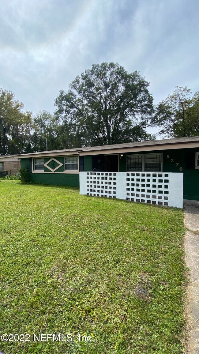 Building Photo - 9276 Greenleaf Rd
