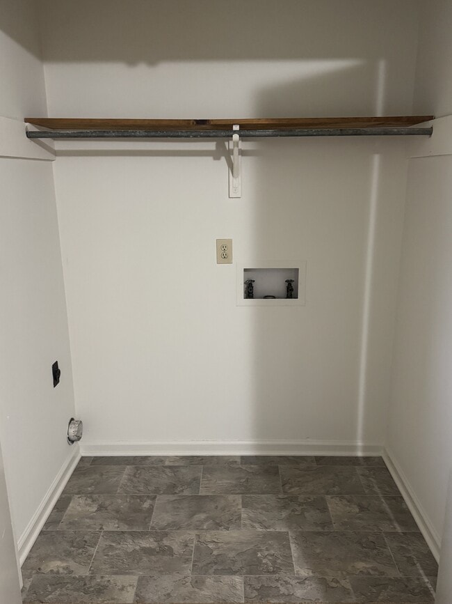 Building Photo - 712 Patton Cir