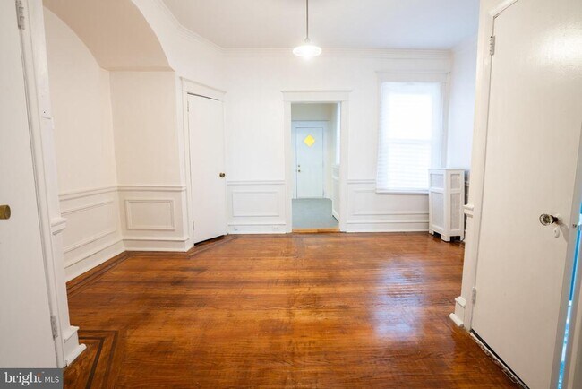 Foto del edificio - 5453 W Montgomery Ave