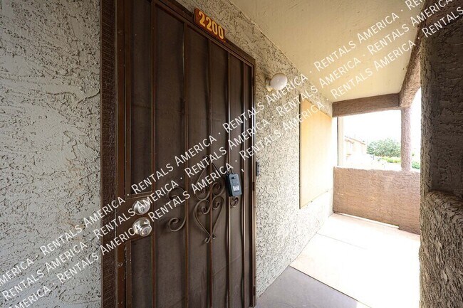 Foto del edificio - 1645 W Baseline Rd