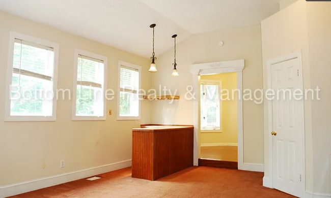 Building Photo - 2 bedroom apartment for rent in a great location