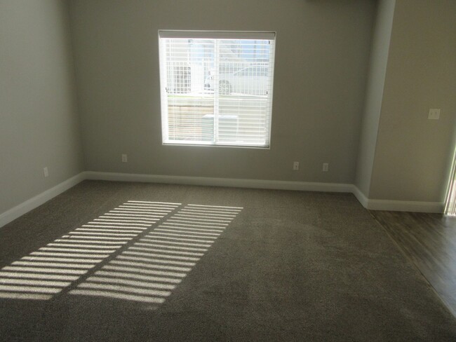 Foto del edificio - 3 bed 2.5 bath - Newer townhome in the hea...