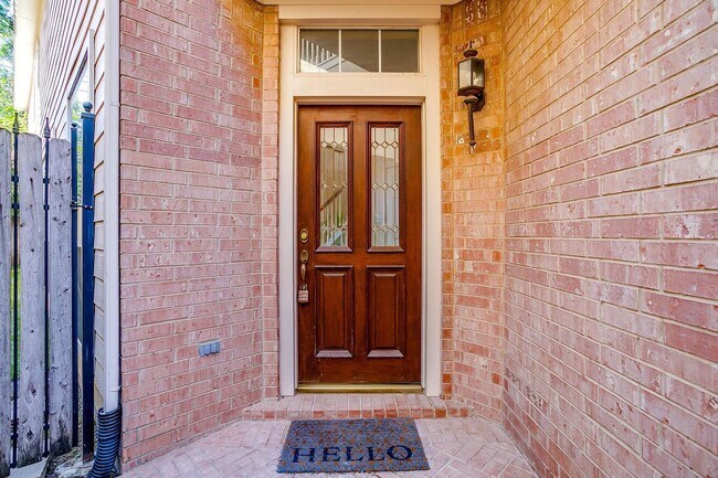 Foto del edificio - Amazing Town Home in Arlington Heights- West Fort Worth Living- 3 Bed, 2.5 Bath- 76107