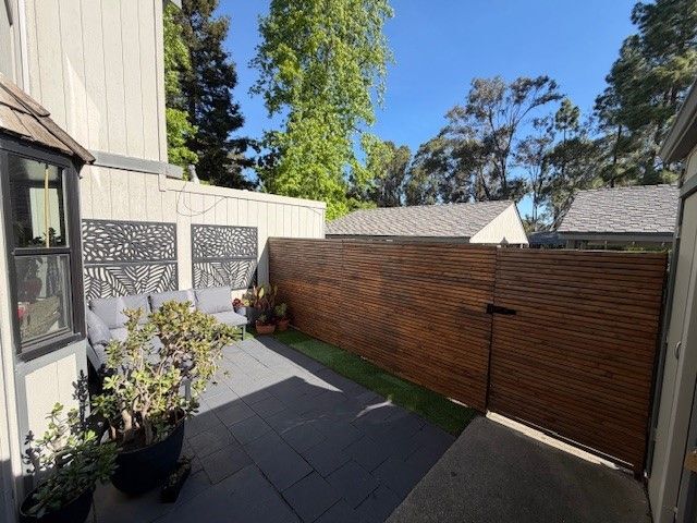 Foto del edificio - 1527 Ashwood Dr