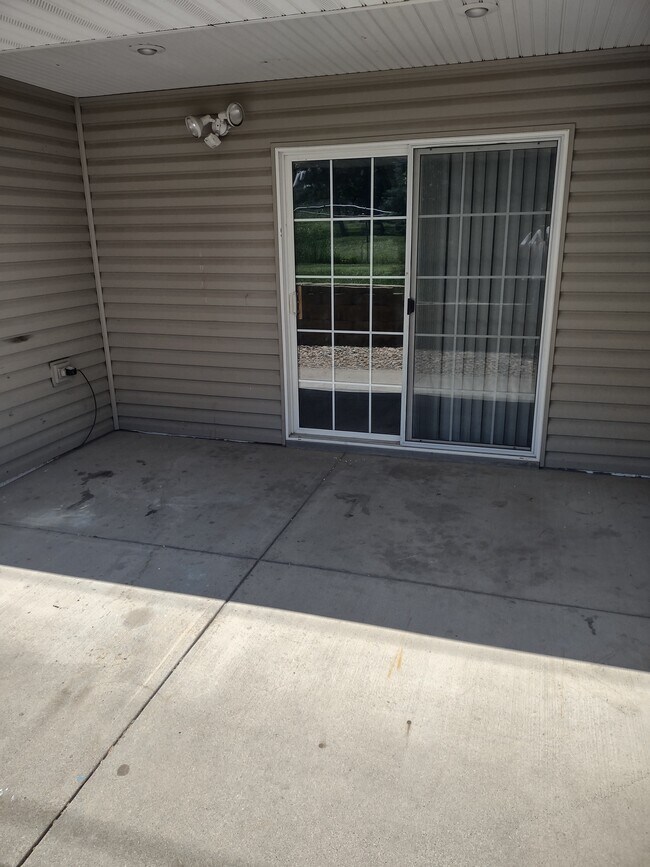 Back patioo - 2283 Surfside Dr