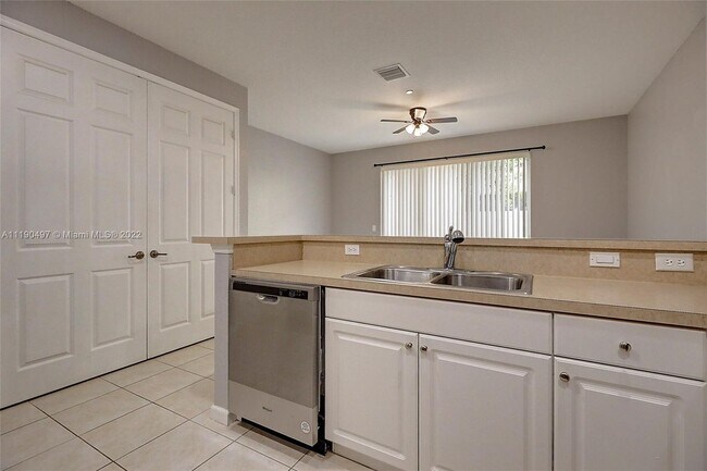 Foto del edificio - 9469 SW Purple Martin Way