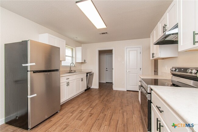 Building Photo - 304 Timber Ridge Dr