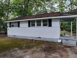 2211 Ivy Rd