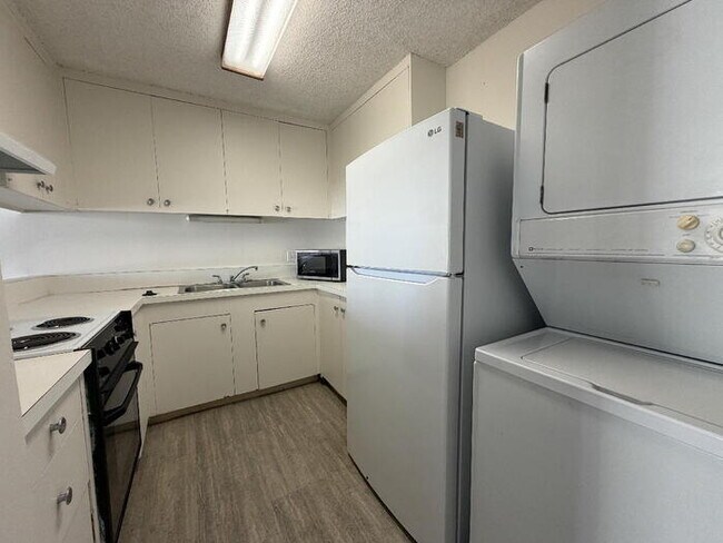 Foto del edificio - To register for the showing time below, note the 4 digit code: 4402 and click "APPLY NOW."(mobile...