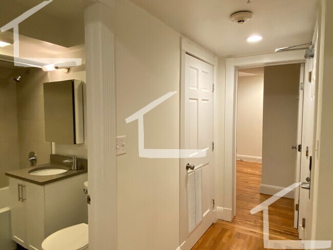 Foto del edificio - Inexpensive Allston Studio Apt!!