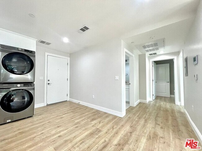 Foto del edificio - 11753 Iowa Ave