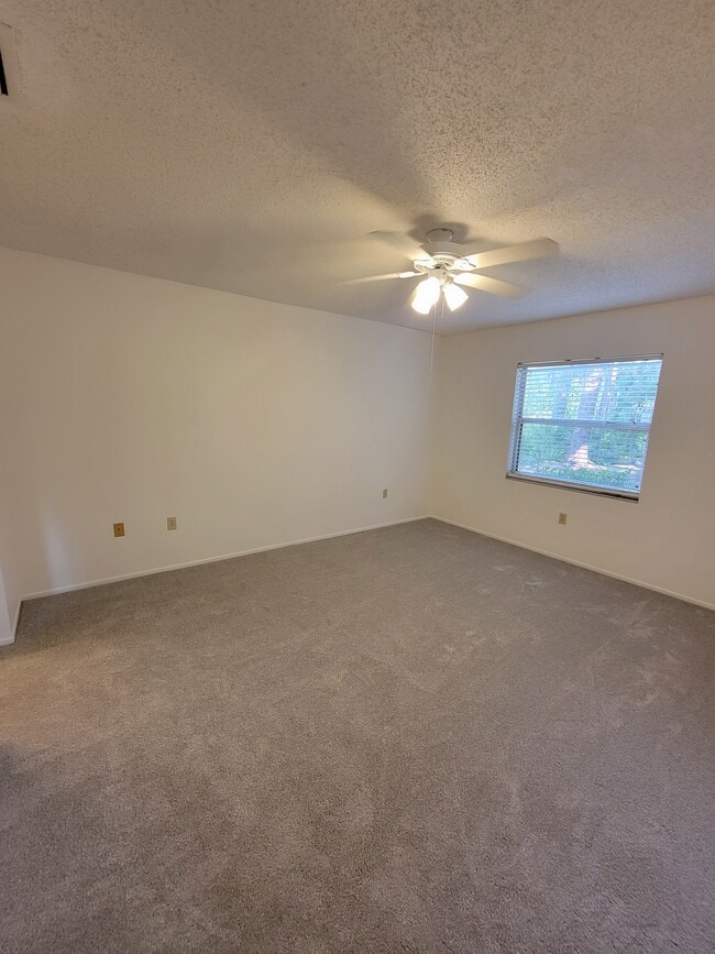 Building Photo - 4863 Village Gardens Dr