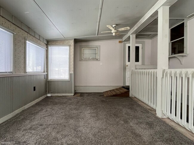 Building Photo - 3 br, 1 bath House - 728 Main St